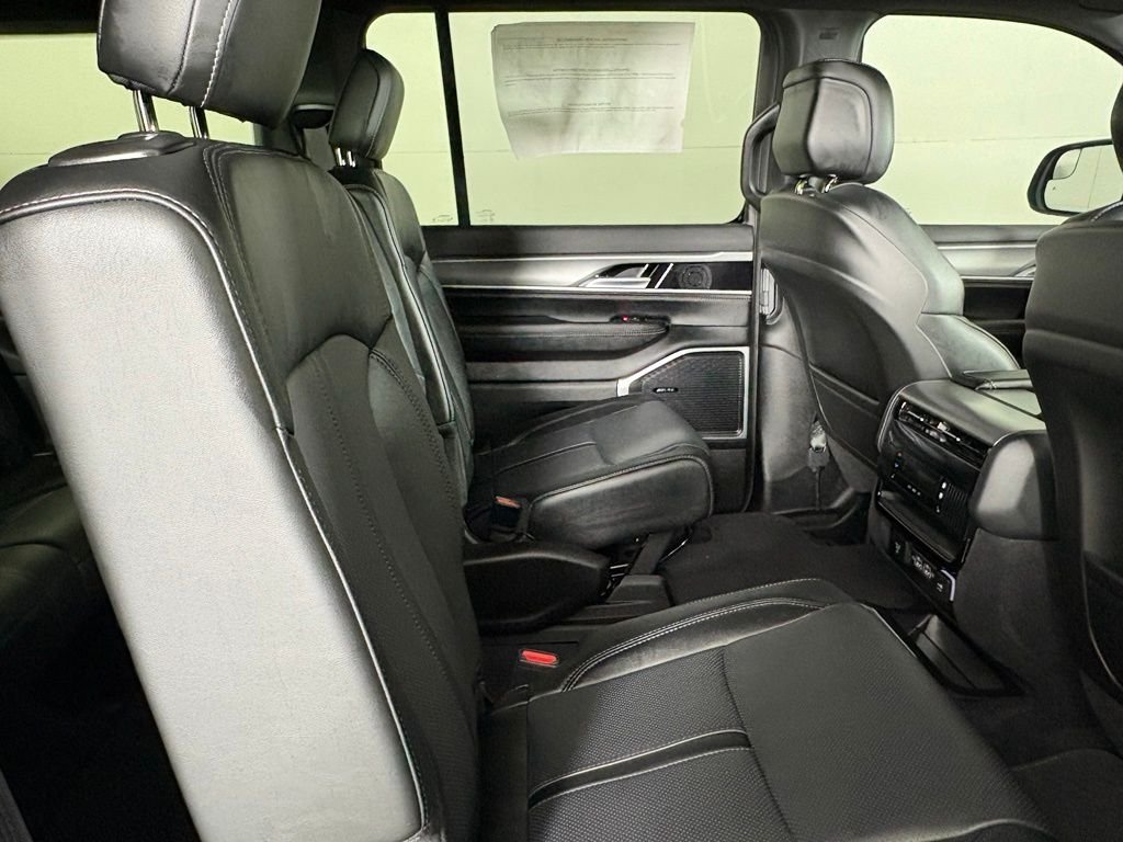 New 2026 Fathom Blue Pearl-Coat Exterior Paint Jeep Limited Altitude image 17