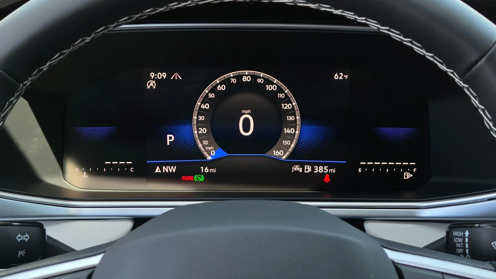 2025 Volkswagen Taos SE - Photo 30