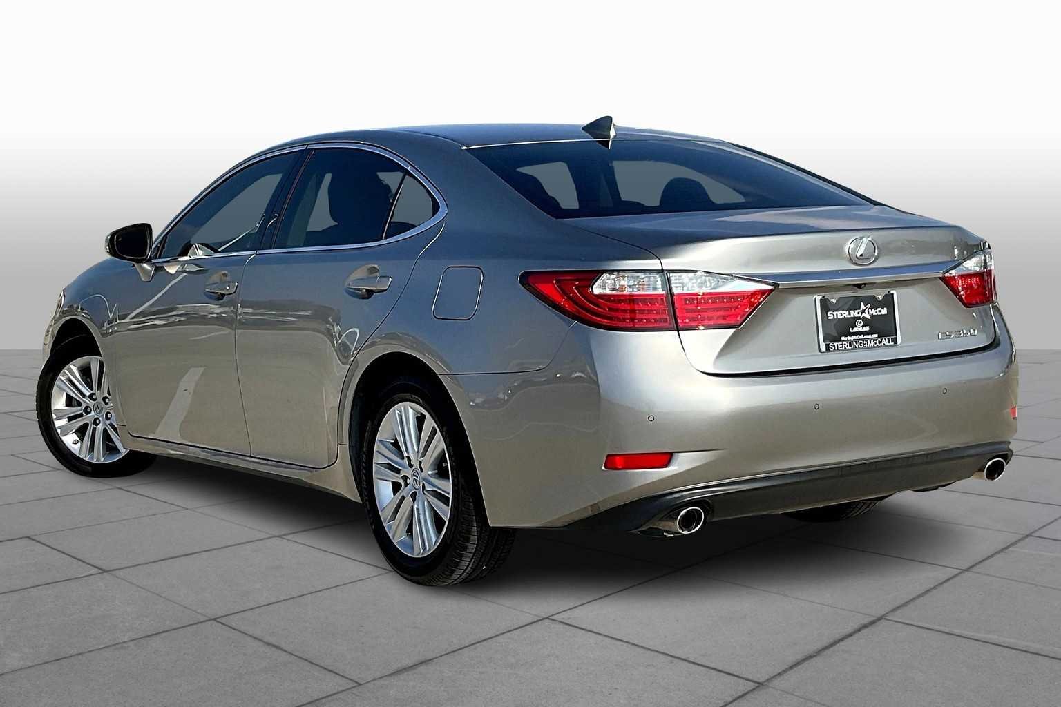 Used 2015 Atomic Silver Lexus  image 10