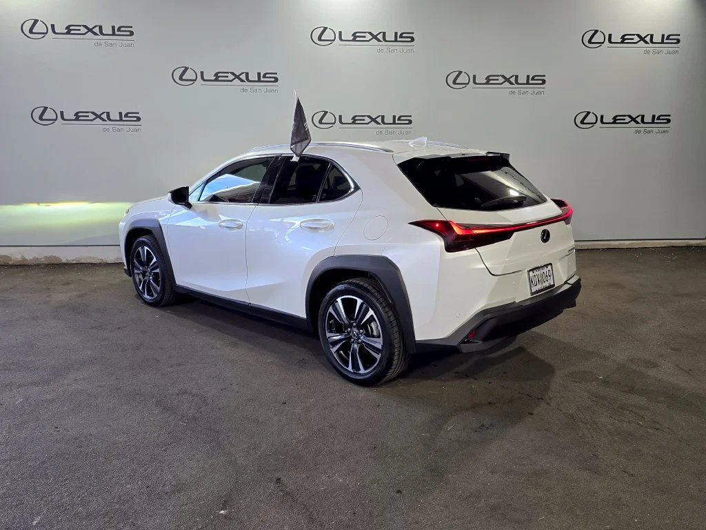 Used 2023 White Lexus 250h Base image 8