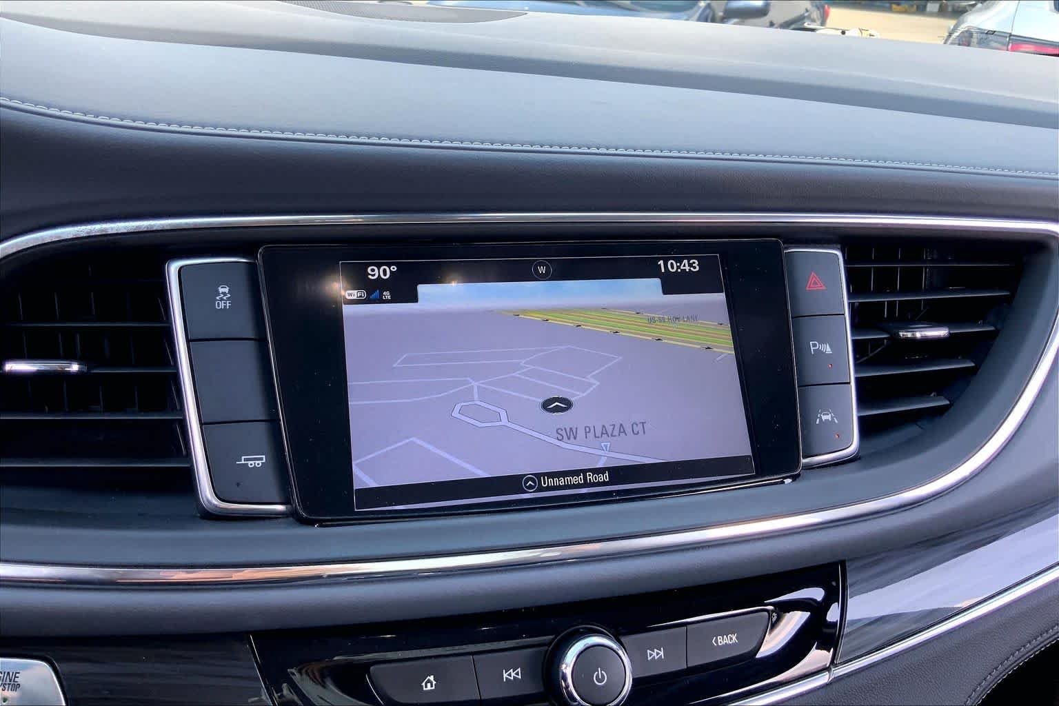 Used 2018 White Frost Tricoat Buick Premium image 31