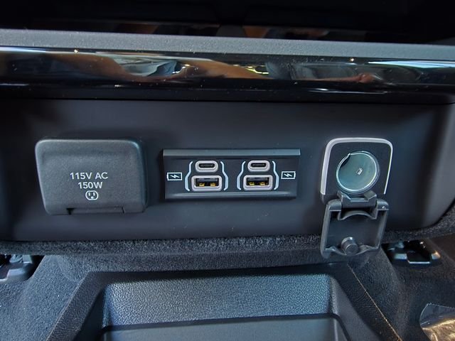 New 2026 Bright White Clear-Coat Exterior Paint Jeep Limited Altitude image 30