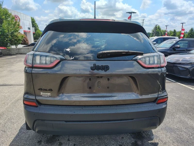 Used 2019 Gray Jeep Latitude Plus image 5