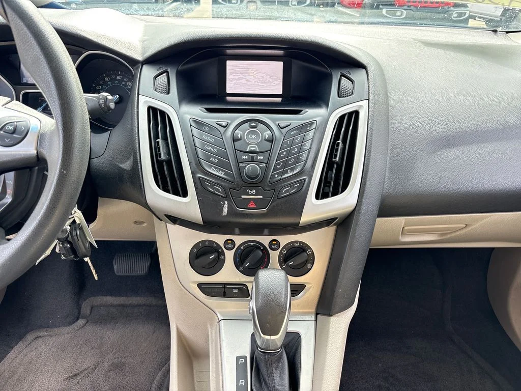Used 2012 Green Ford SE image 23