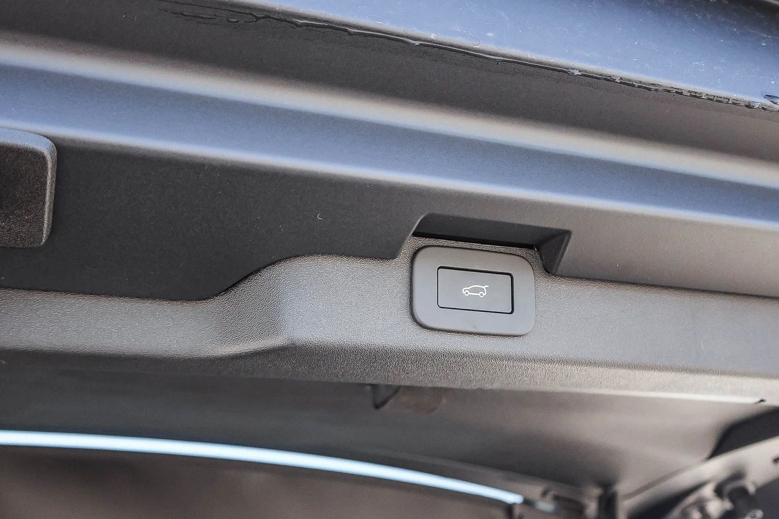 New 2026 Carpathian Grey Land Rover Dynamic SE image 28
