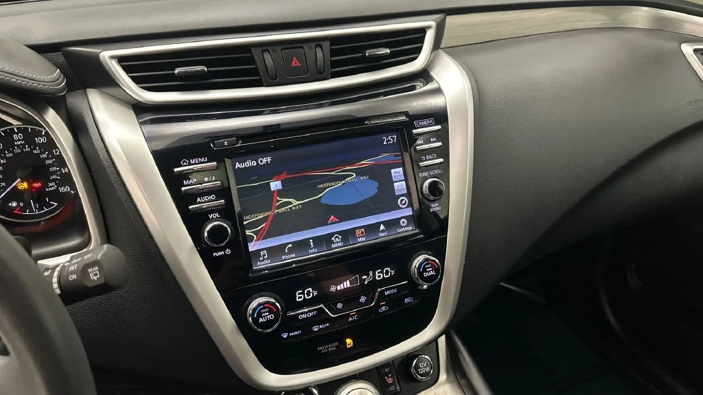 Used 2016 Gray Nissan SL image 11