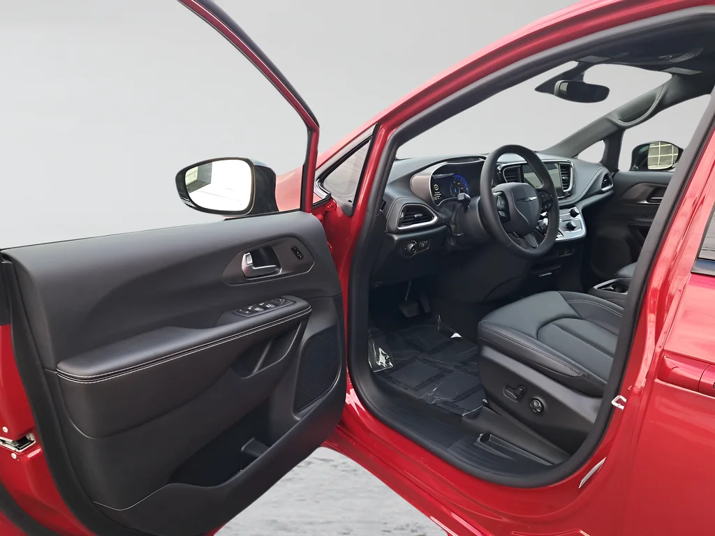 New 2026 Red Hot Pearl-Coat Exterior Paint Chrysler Select image 10
