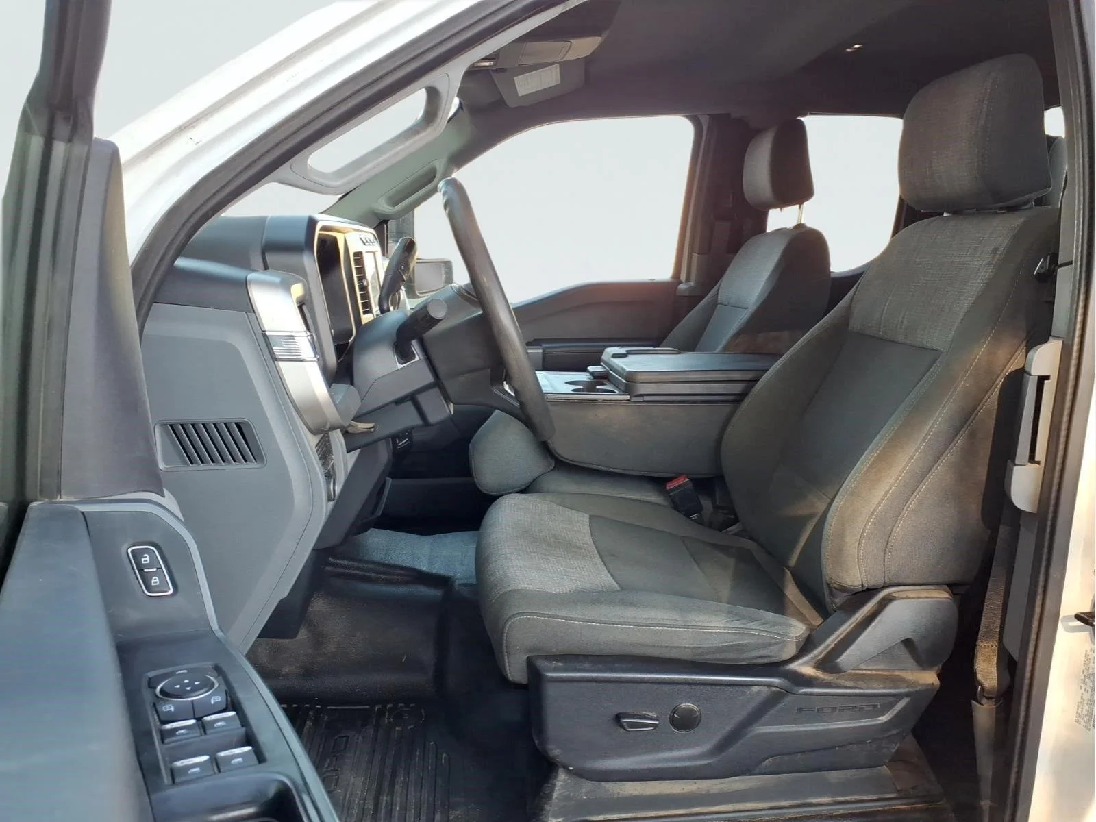 Used 2024  Ford XL image 17