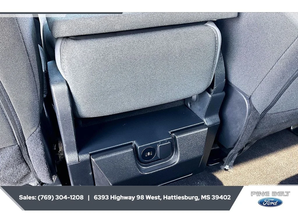 Used 2025 Oxford White Ford XLT image 25