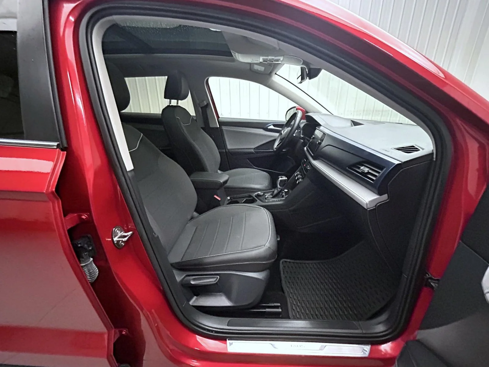 Used 2024 Red Volkswagen 1.5T SE image 15