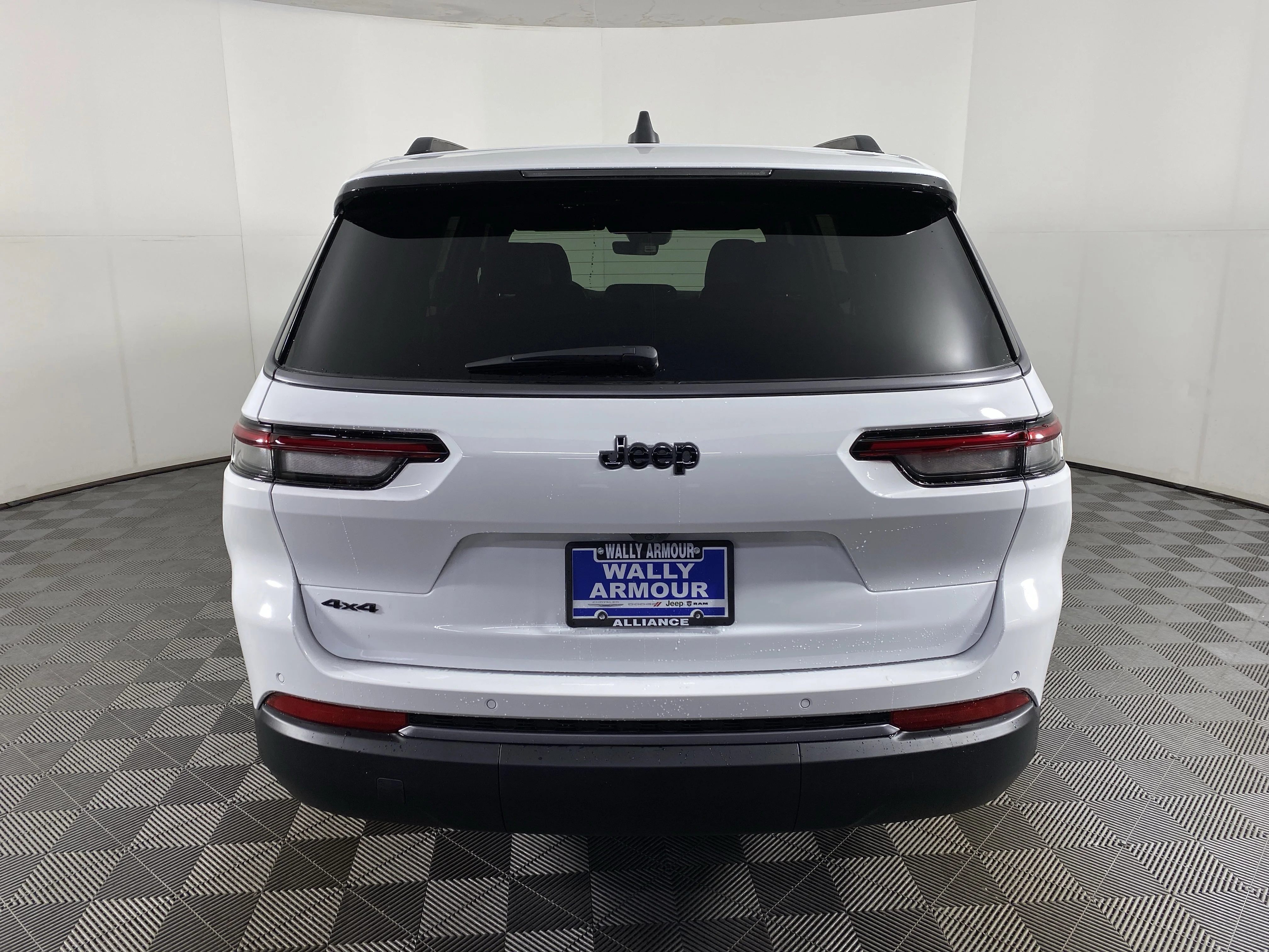 New 2026 Bright White Clear-Coat Exterior Paint Jeep Altitude image 9