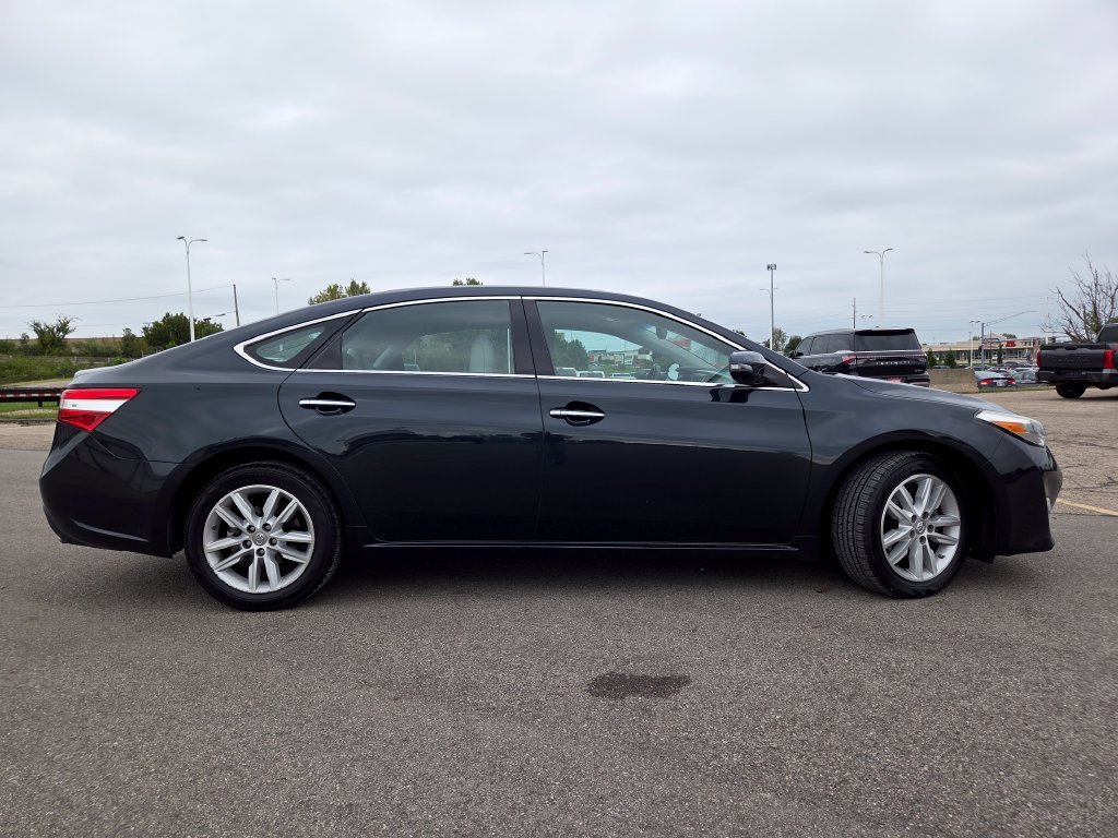 Used 2015 Cosmic Gray Mica Toyota XLE Premium image 25
