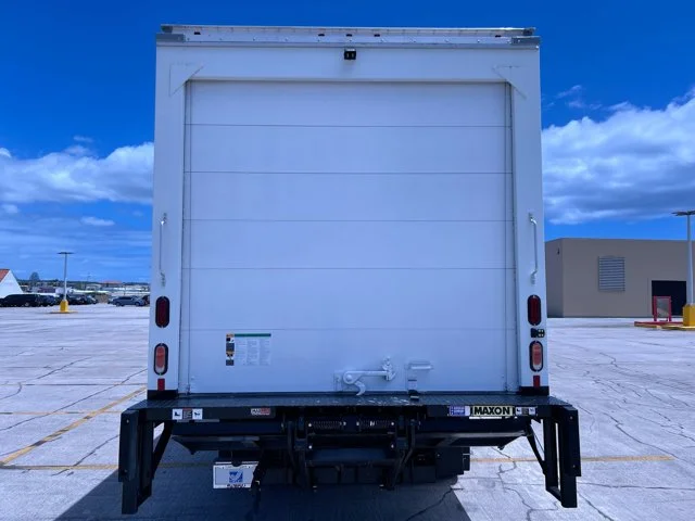 New 2025 White ISUZU 16ft Thermo King w/2500lb Lift, 19,500lb GVWR image 17