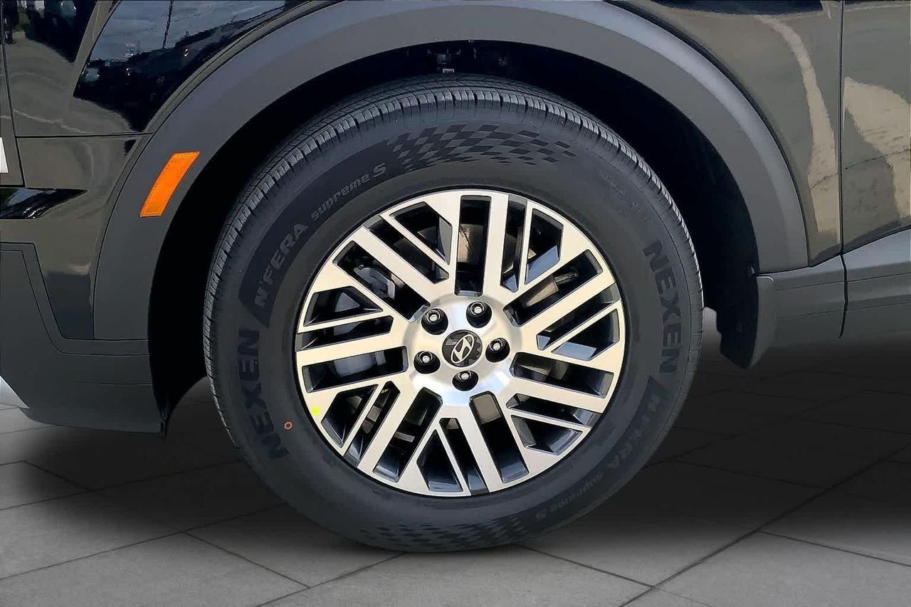 New 2026 Abyss Black Pearl Hyundai SE FWD image 11