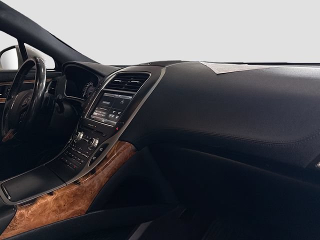 Used 2016 Tan Lincoln Select image 28