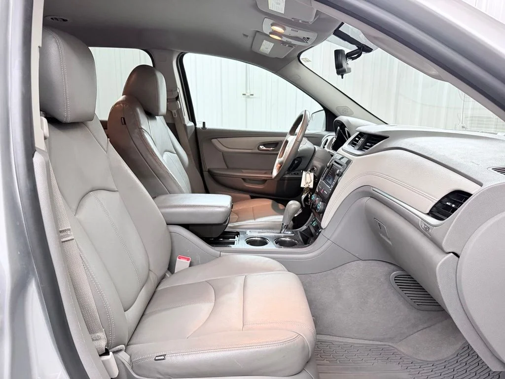 Used 2014 Silver Chevrolet LT image 36