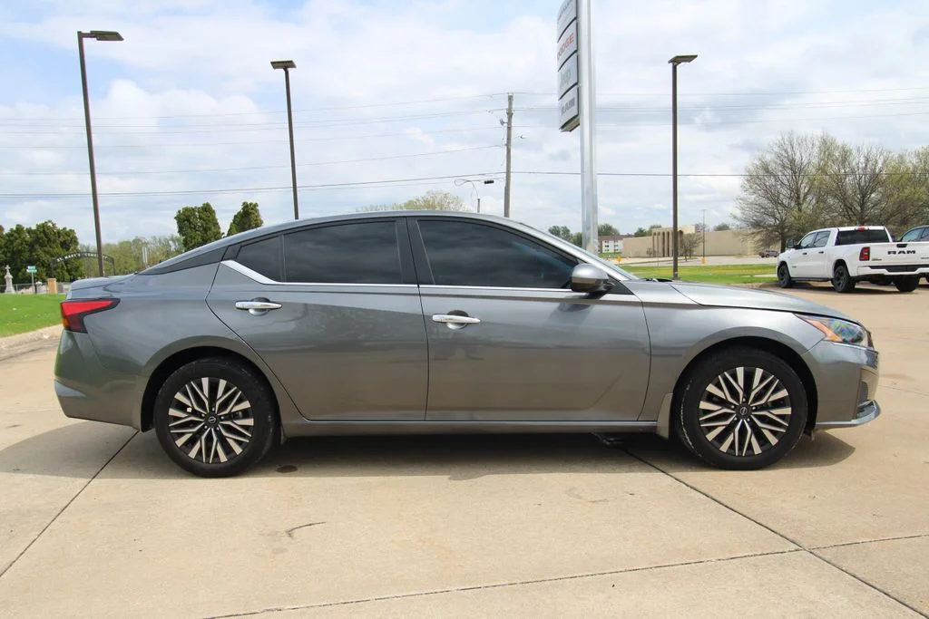 Used 2024 Gray Nissan 2.5 SV image 4