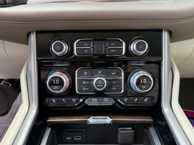 Used 2021 White Frost Tricoat GMC Denali image 18