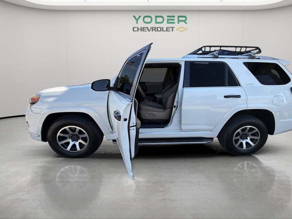 Used 2014  Toyota Limited image 37