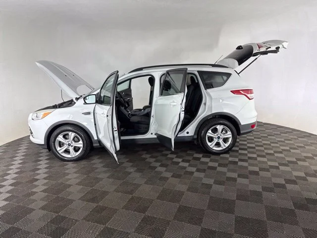 Used 2015 White Ford SE image 9