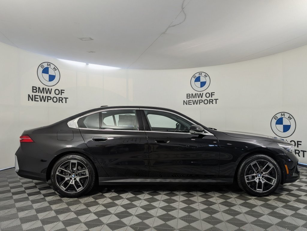 Used 2027 Black BMW 530i xDrive image 5