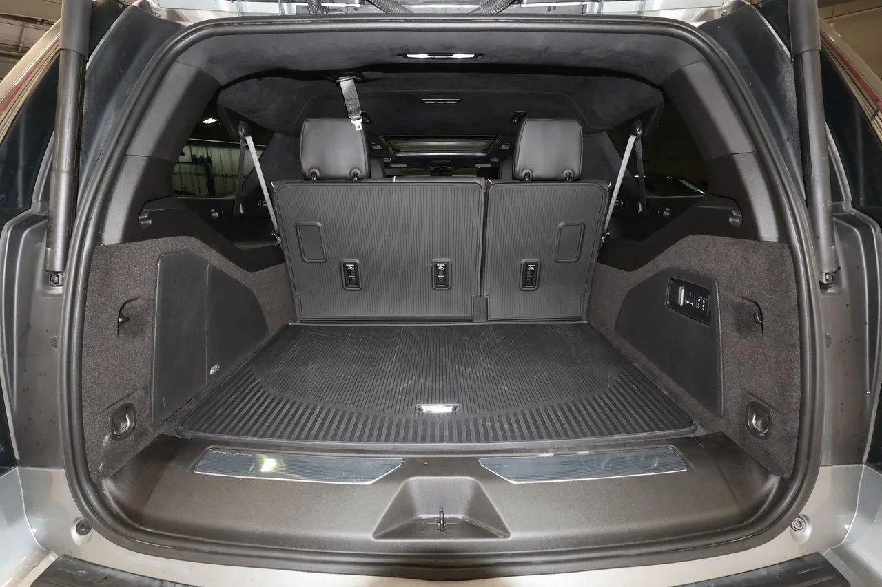 Used 2026 Argent Silver Metallic Cadillac Platinum Sport image 26