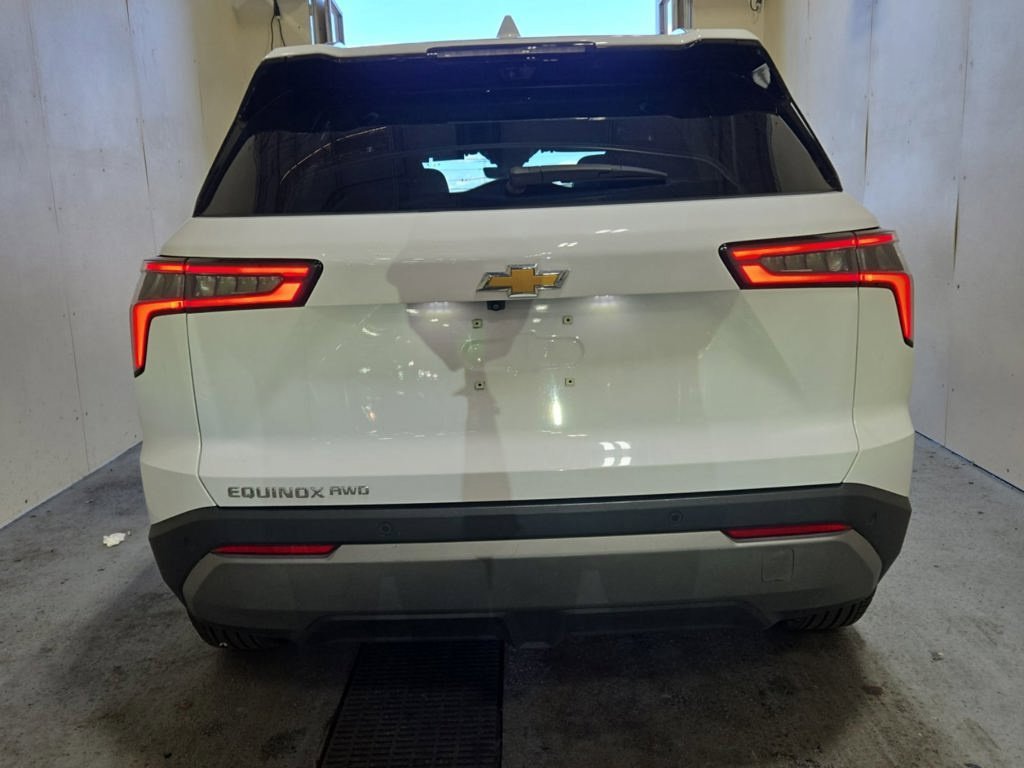 Used 2025 White Chevrolet LT image 12