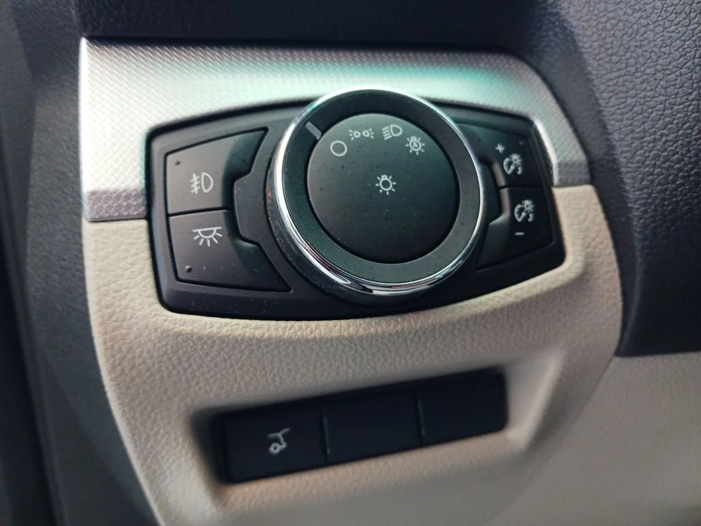Used 2015 White Ford XLT image 36