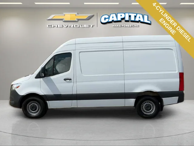 Used 2025  Mercedes-Benz Cargo 144 WB image 3