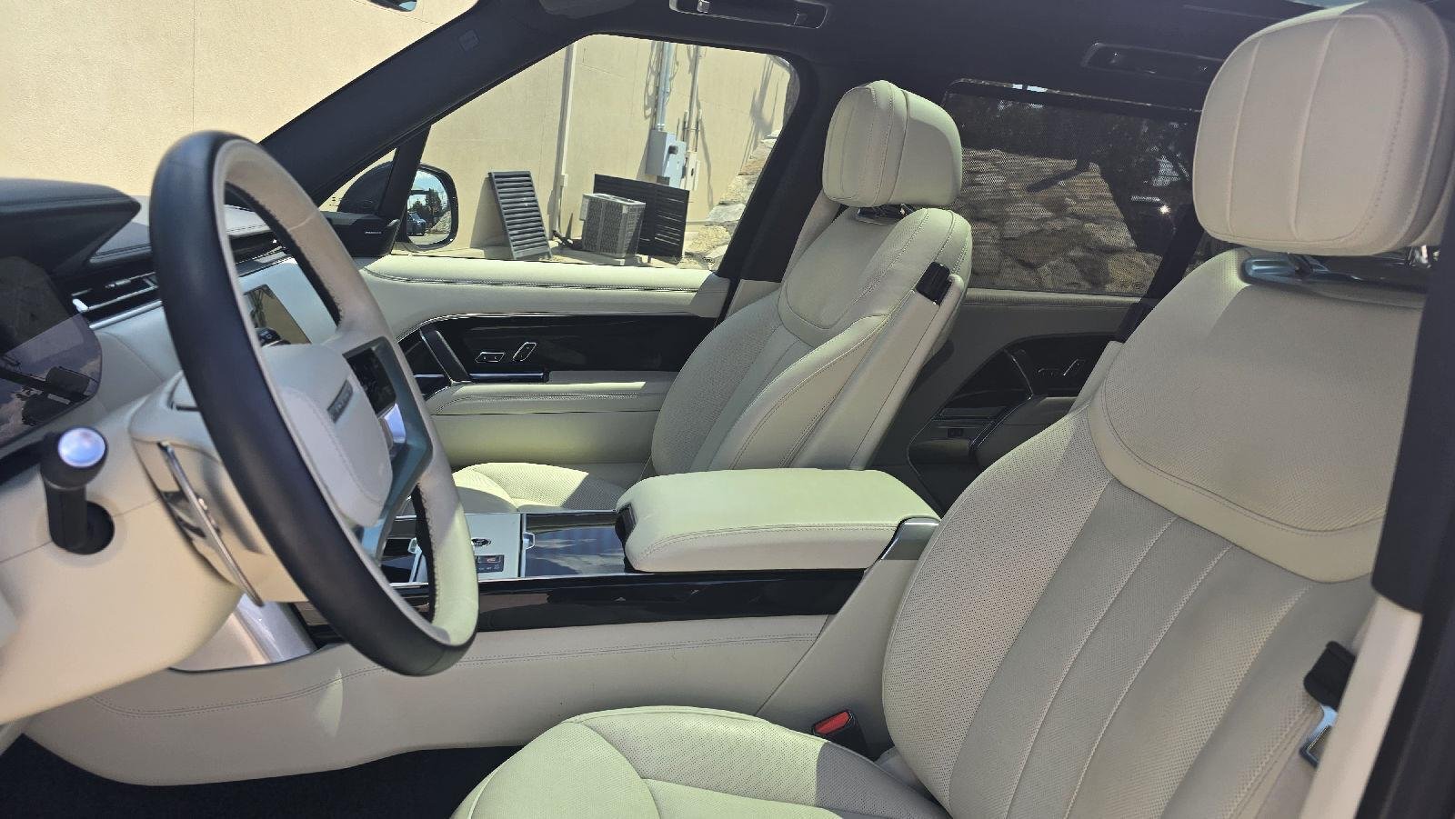 Used 2025 Santorini Black Metallic Land Rover SE image 6