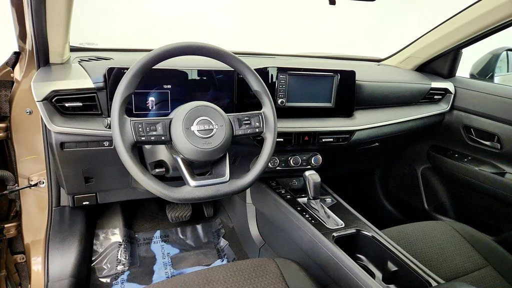 Used 2025 Canyon Bronze Metallic Nissan S FWD image 12