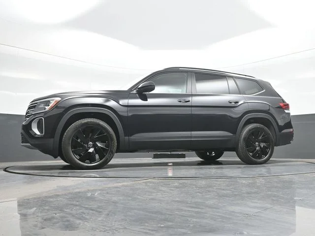 New 2026 Black Volkswagen 2.0T SE w/Technology image 21