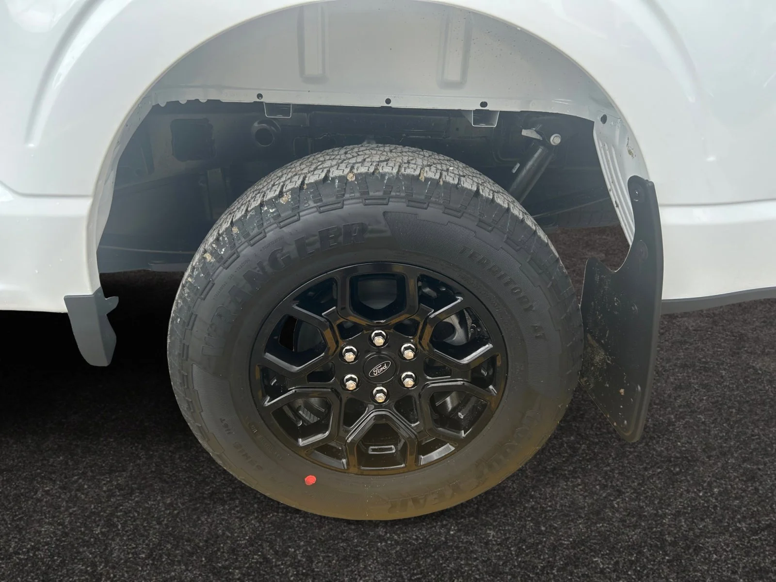 New 2026 Oxford White Ford XLT image 9