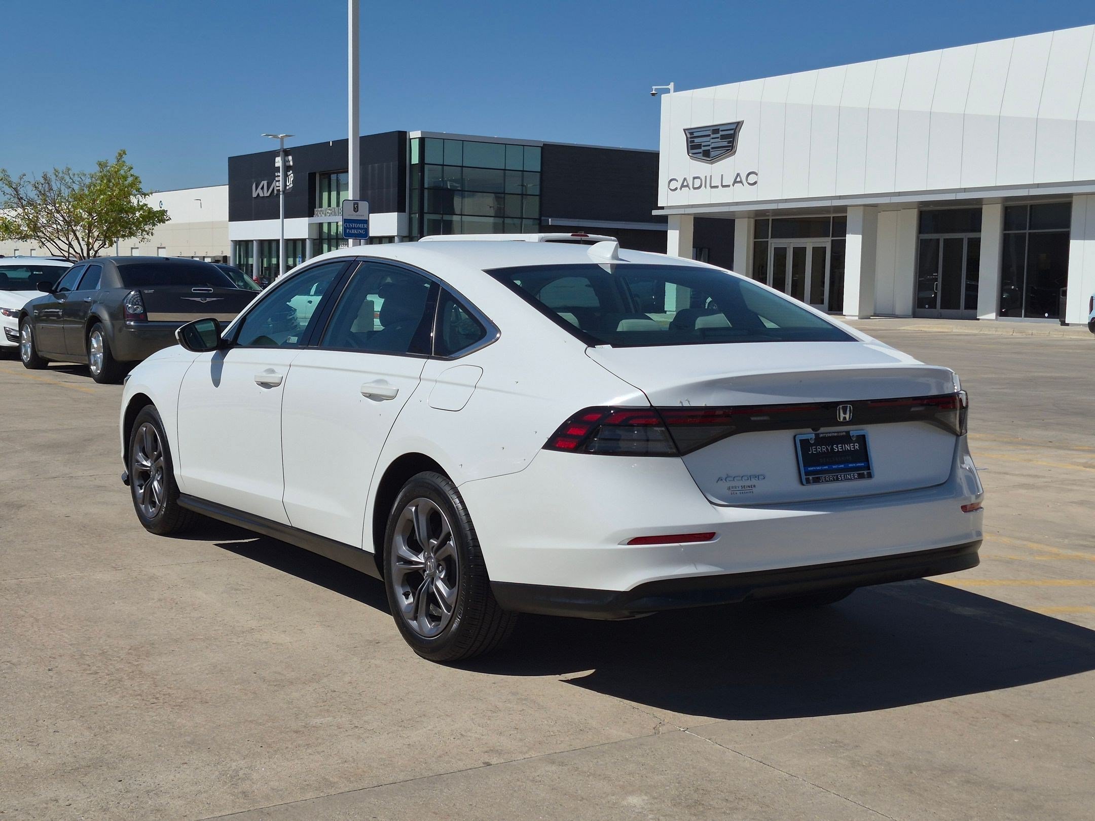 Certified Used 2023 Platinum White Pearl Honda EX image 4