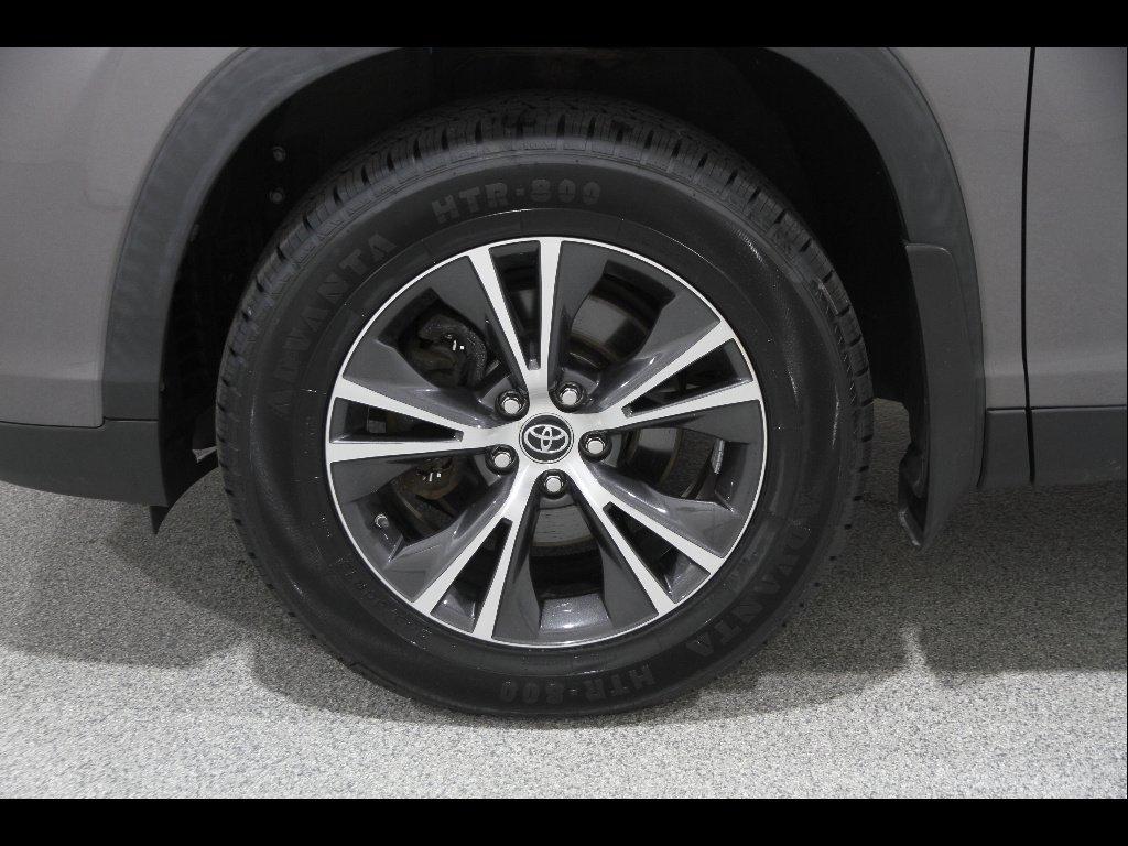 2019 Toyota Highlander LE - Photo 21