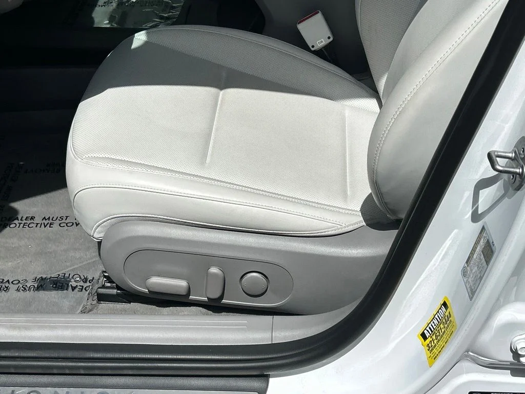 Used 2023 White Hyundai Limited image 16
