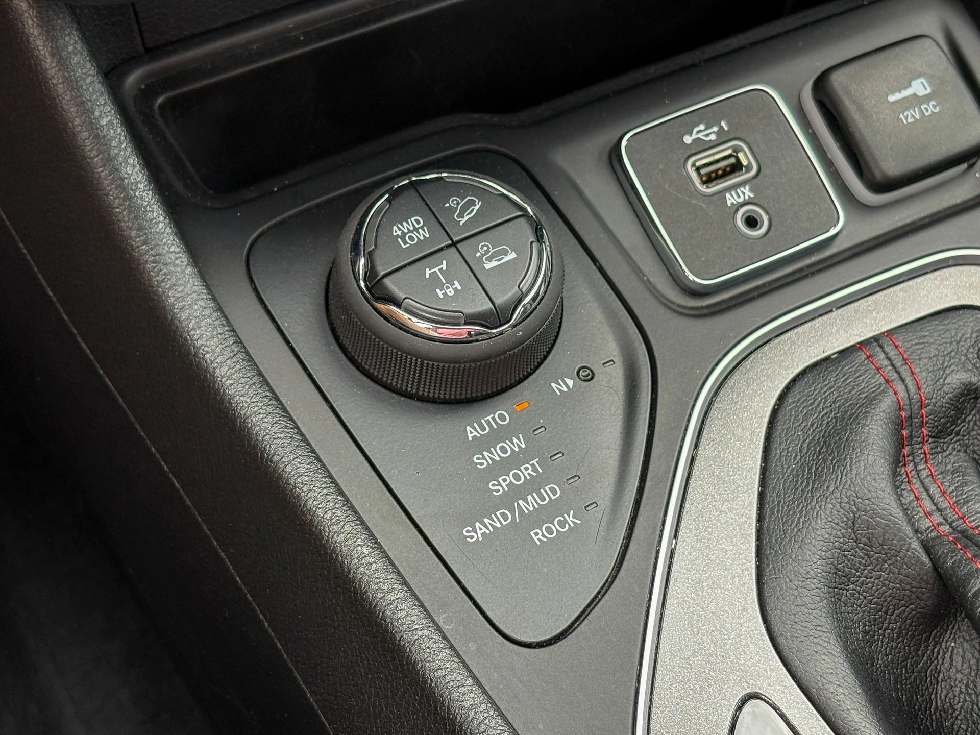 Used 2022 Gray Jeep Trailhawk image 34