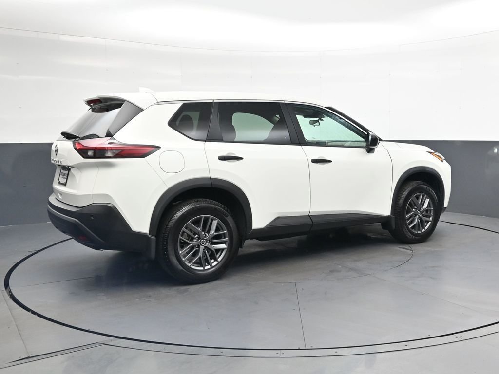 Used 2021 White Nissan S image 5