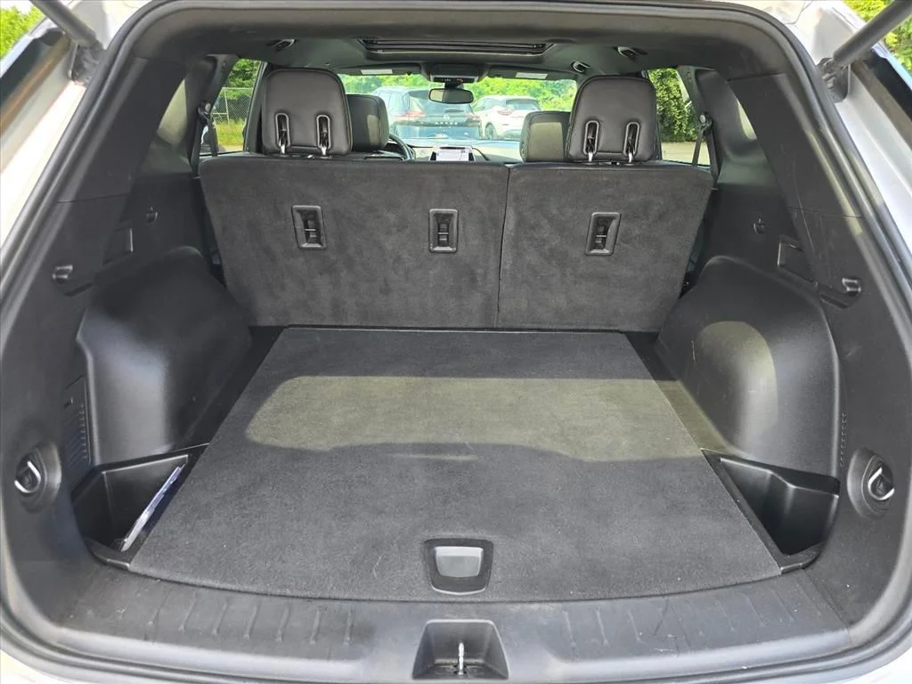 Used 2021 Silver Chevrolet RS image 26