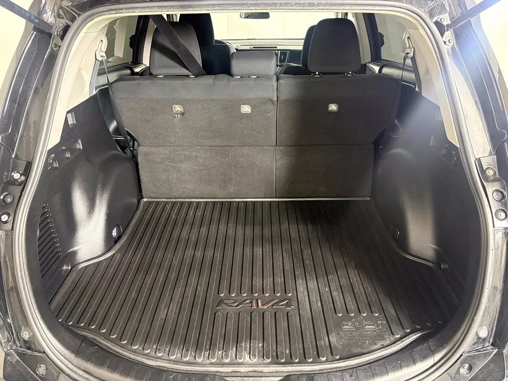 Used 2018 Black Toyota XLE image 18