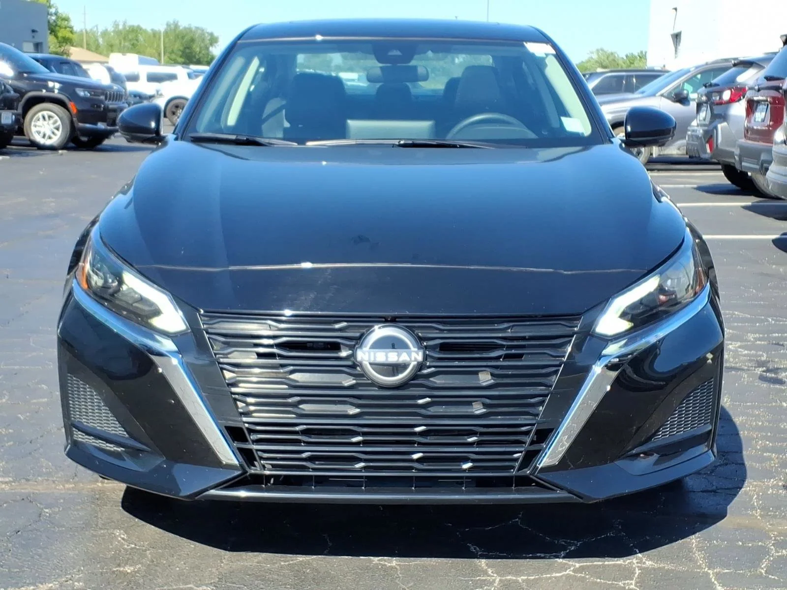 Used 2025 Super Black Nissan SL image 33