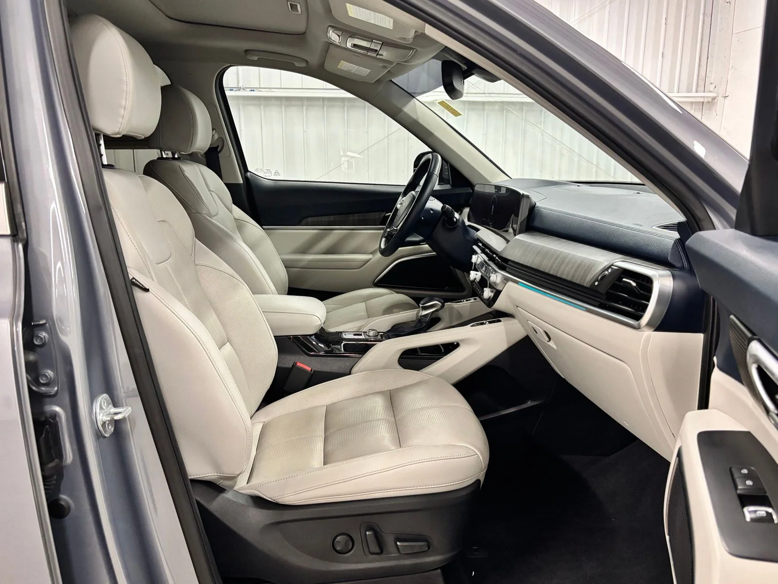 Used 2023 Silver Kia SX image 23