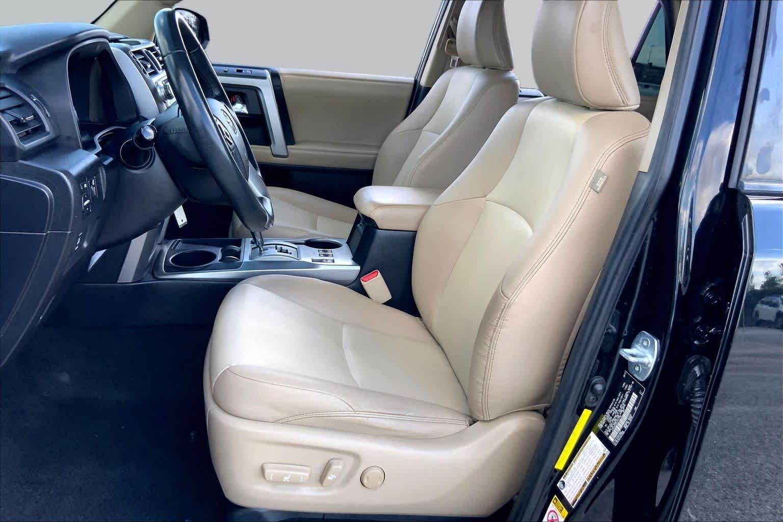 Used 2018 Midnight Black Metallic Toyota SR5 Premium image 8