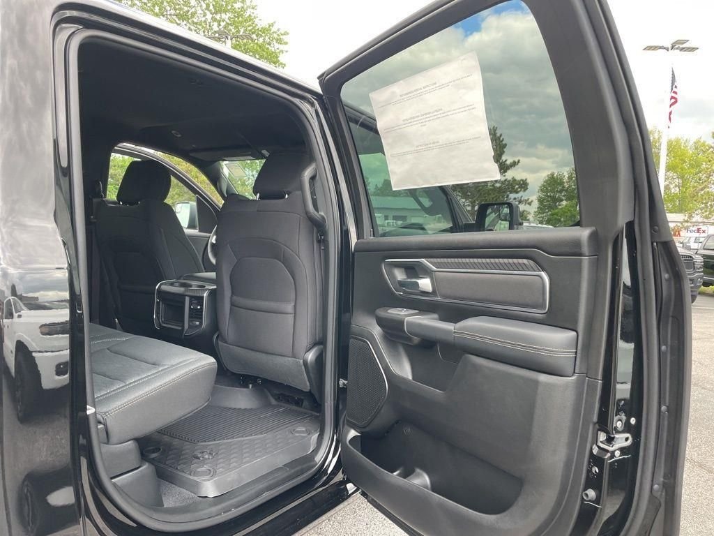 New 2026 Diamond Black Crystal Pearl-Coat Exterior Paint RAM Big Horn/Lone Star image 33