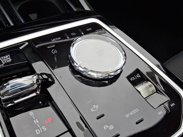 New 2026 Tanzanite Blue II Metallic BMW 750e xDrive image 14