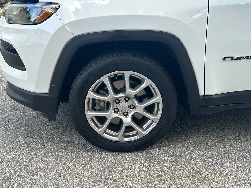 Certified Used 2024 White Jeep Latitude Lux image 32