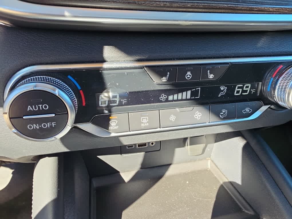 Used 2019 Super Black Nissan 2.5 SL image 24