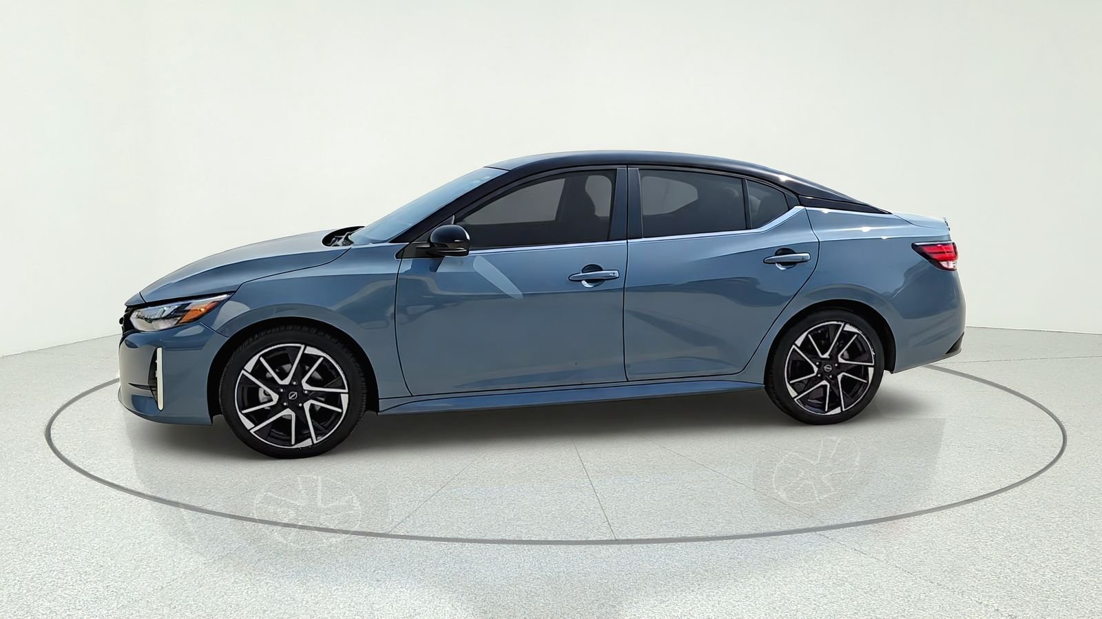 Certified Used 2025 Gray Nissan SR image 5