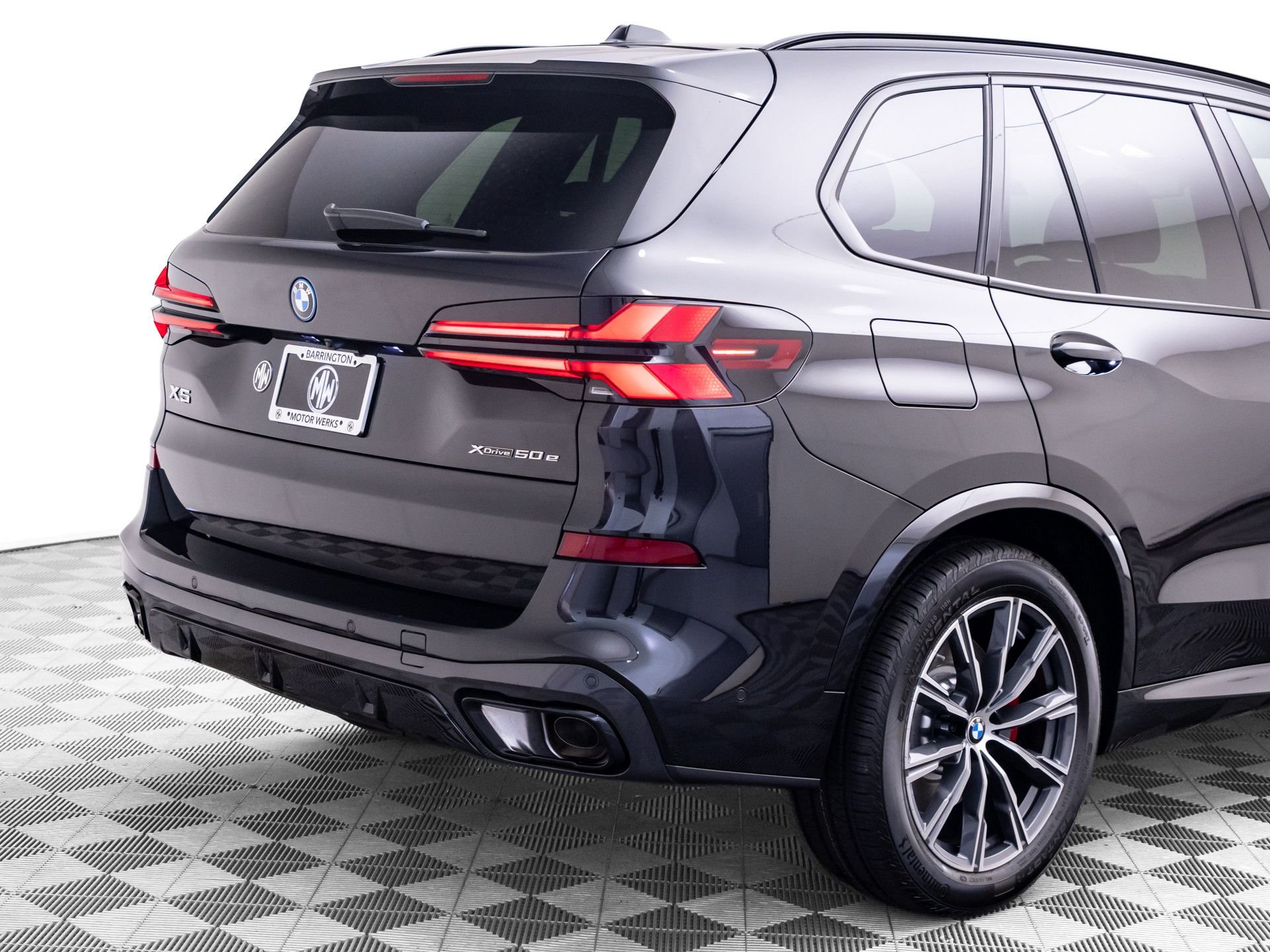 New 2026 Black Sapphire Metallic BMW xDrive50e image 37