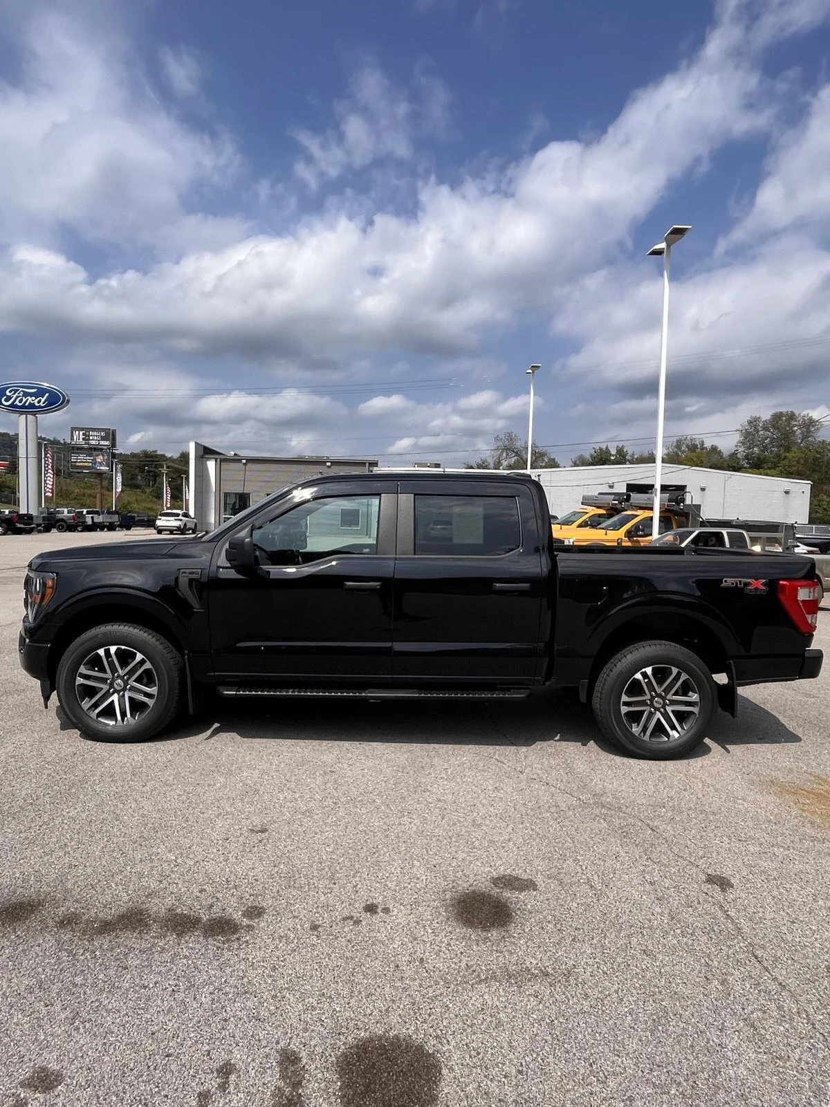 Used 2023 Black Metallic Ford XL image 7